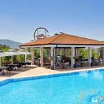 리조트 Santa Marina Village 소조폴
