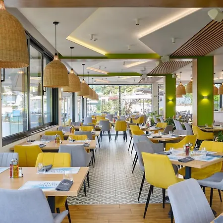 리조트 Santa Marina Village 4*